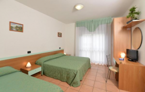 Отель Hotel Etna  Линьяно Пинета